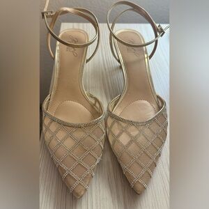 Jewel Badgley Mischka: Women's Yesenia Mesh Panel Kitten Heel Pump